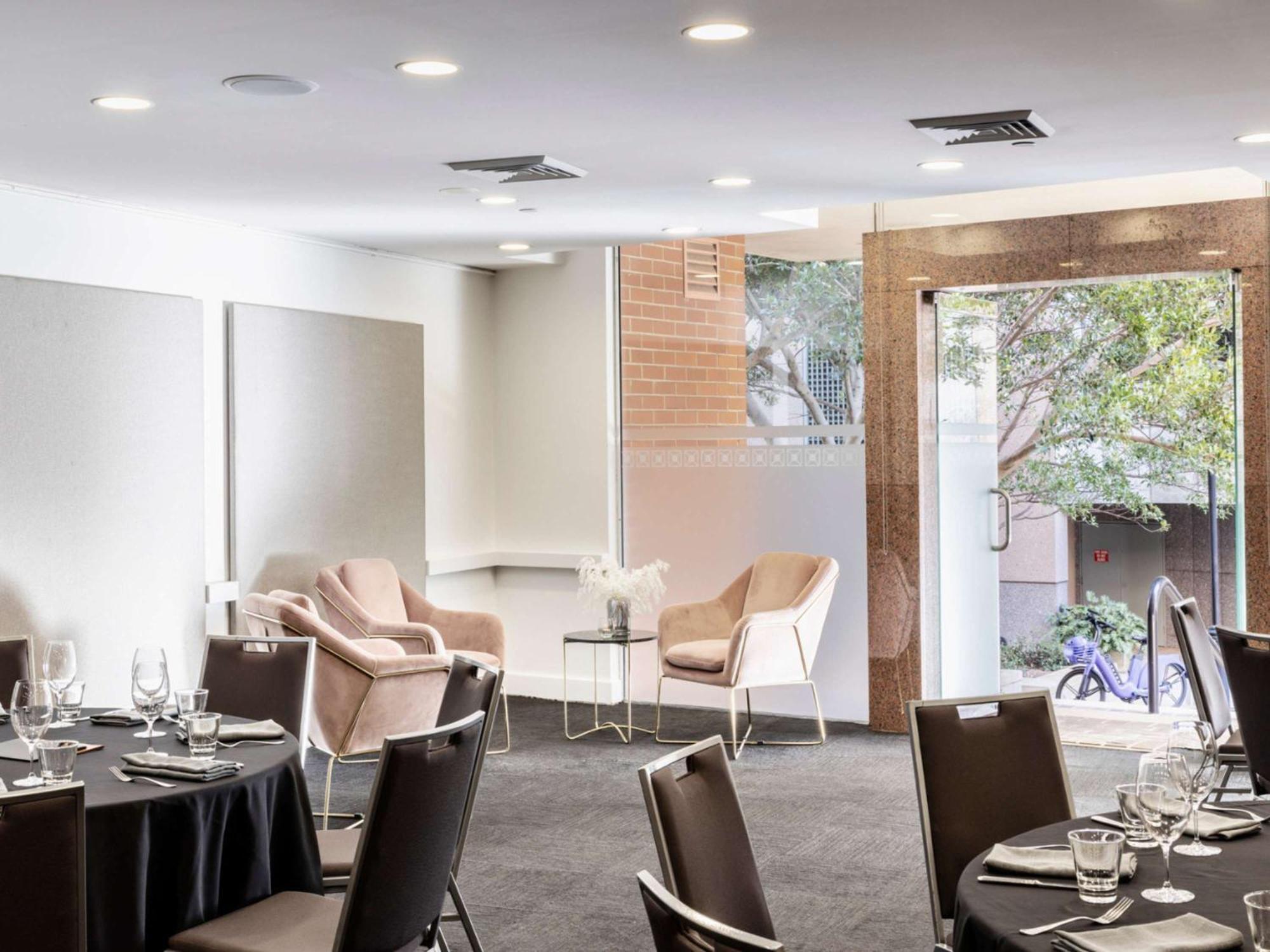 The Sebel Quay West Suites Sydney Exteriör bild The Library