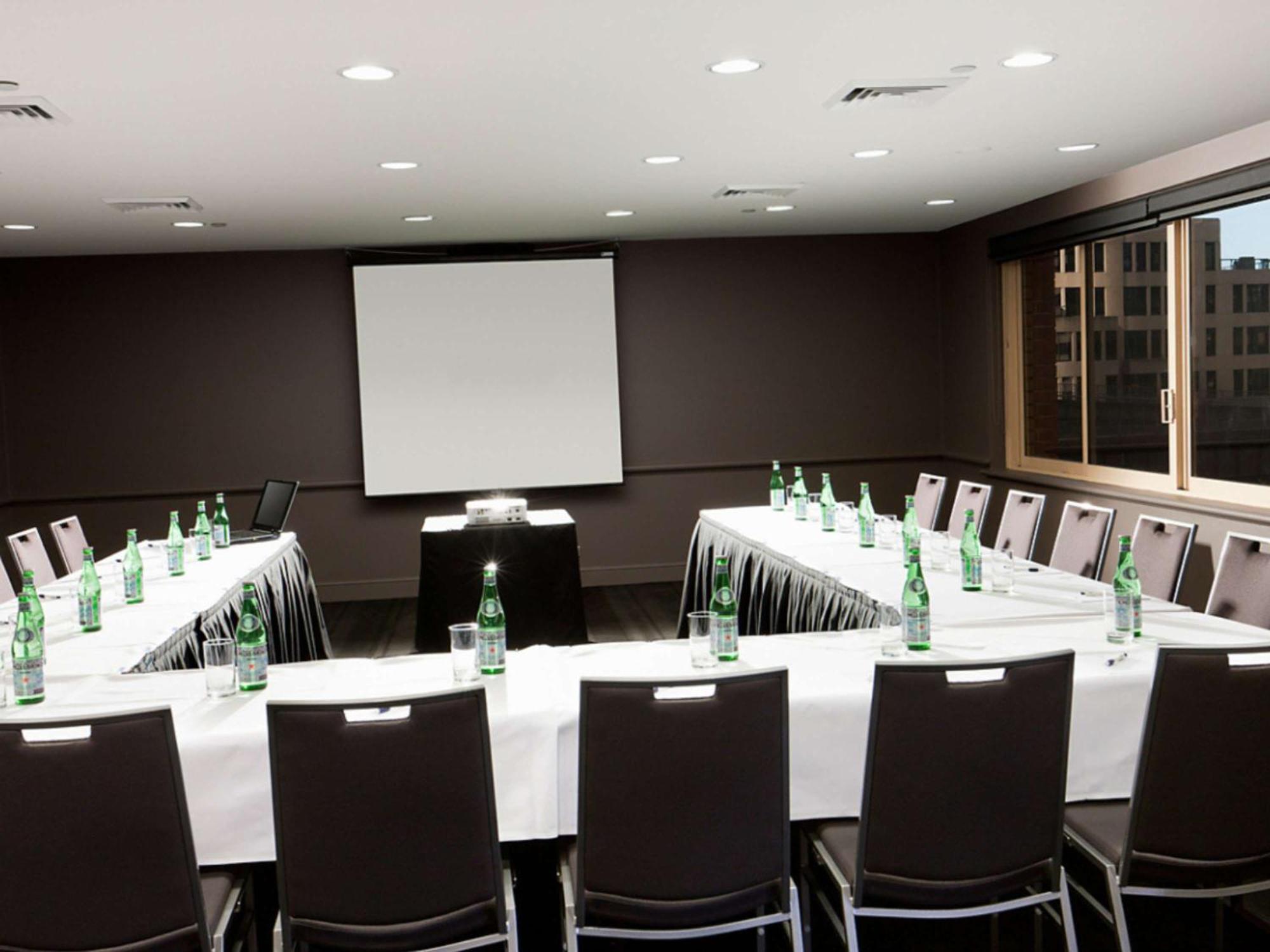 The Sebel Quay West Suites Sydney Exteriör bild Meeting room