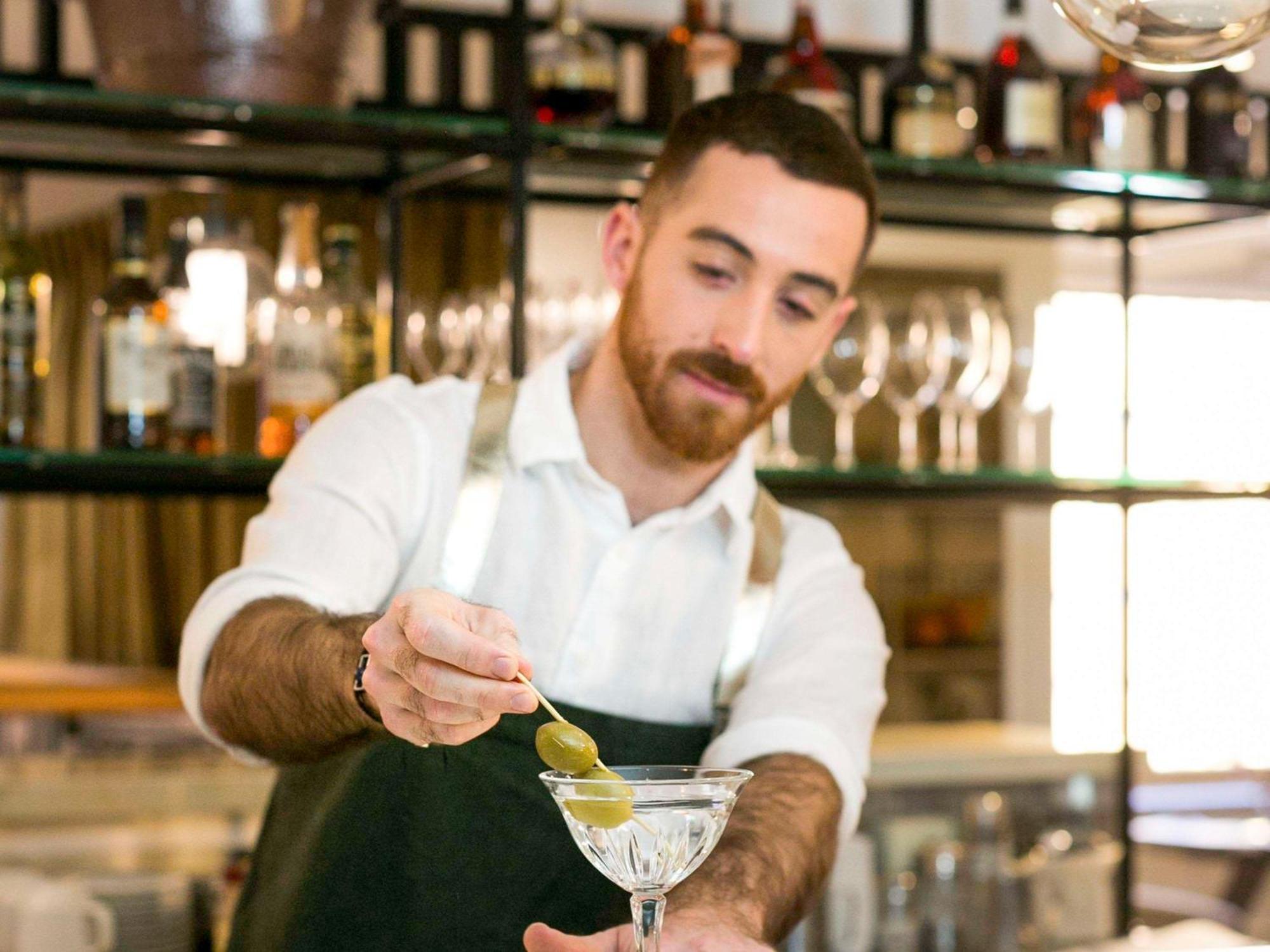 The Sebel Quay West Suites Sydney Exteriör bild A bartender at work
