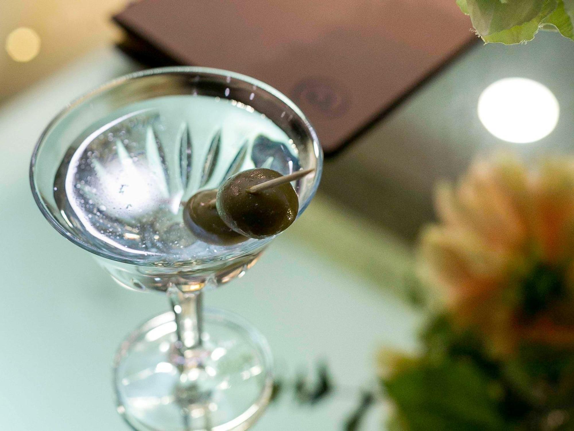 The Sebel Quay West Suites Sydney Exteriör bild A dry martini