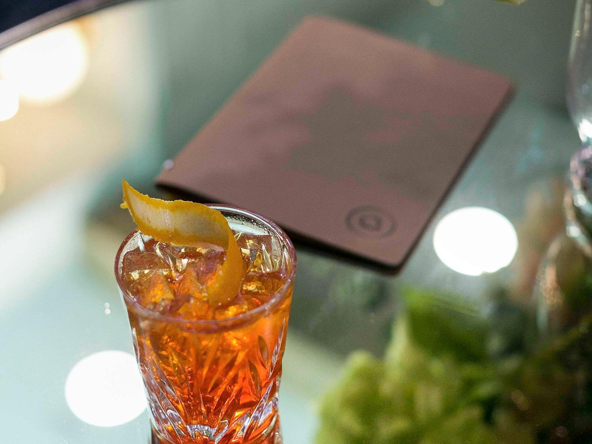 The Sebel Quay West Suites Sydney Exteriör bild A Negroni cocktail