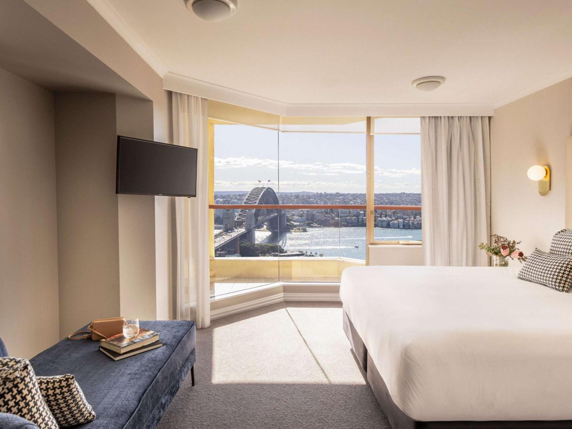 The Sebel Quay West Suites Sydney Exteriör bild A room at the hotel