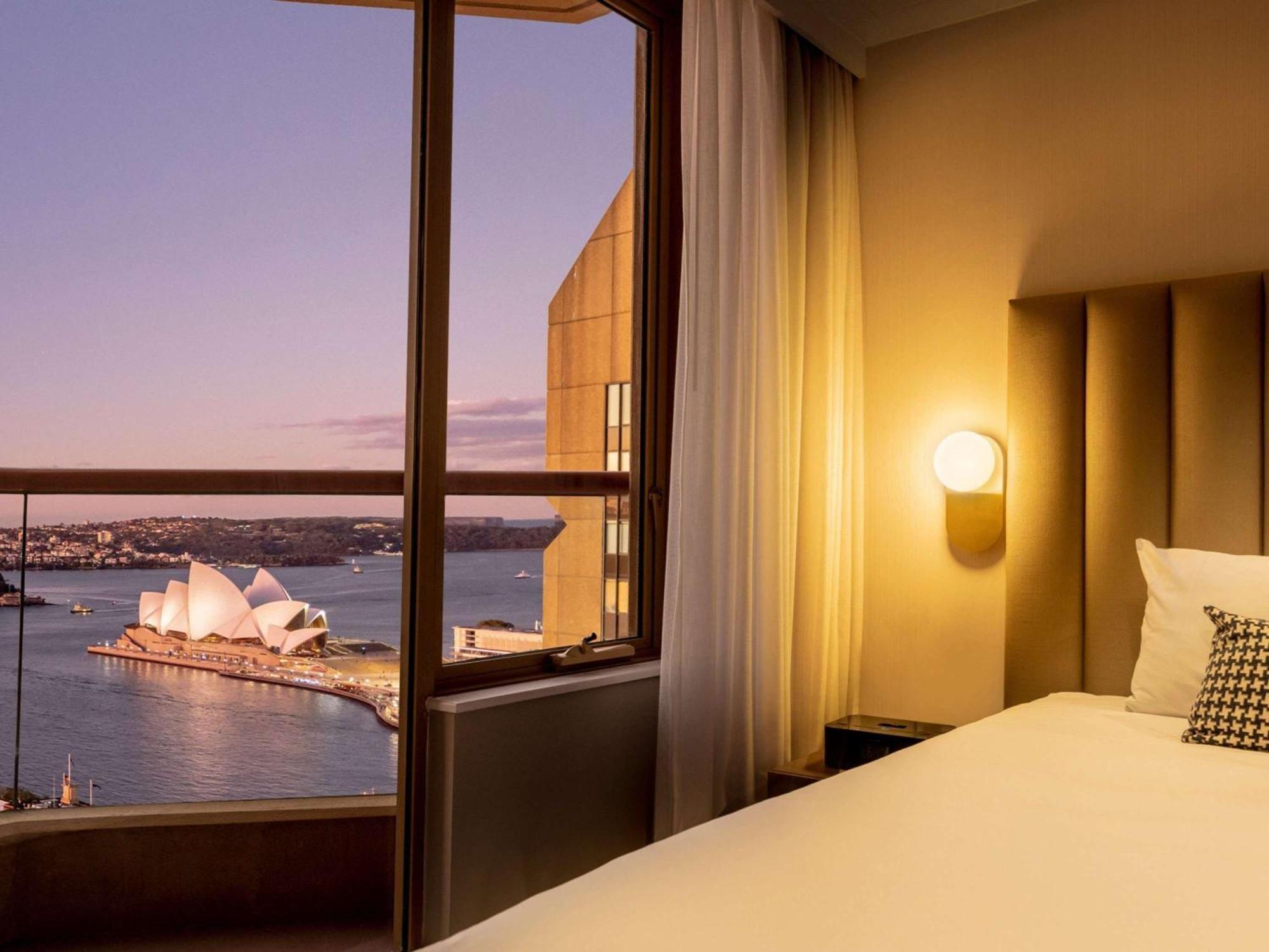 The Sebel Quay West Suites Sydney Exteriör bild A view of the Sydney Opera House from a suite at the Pan Pacific Sydney