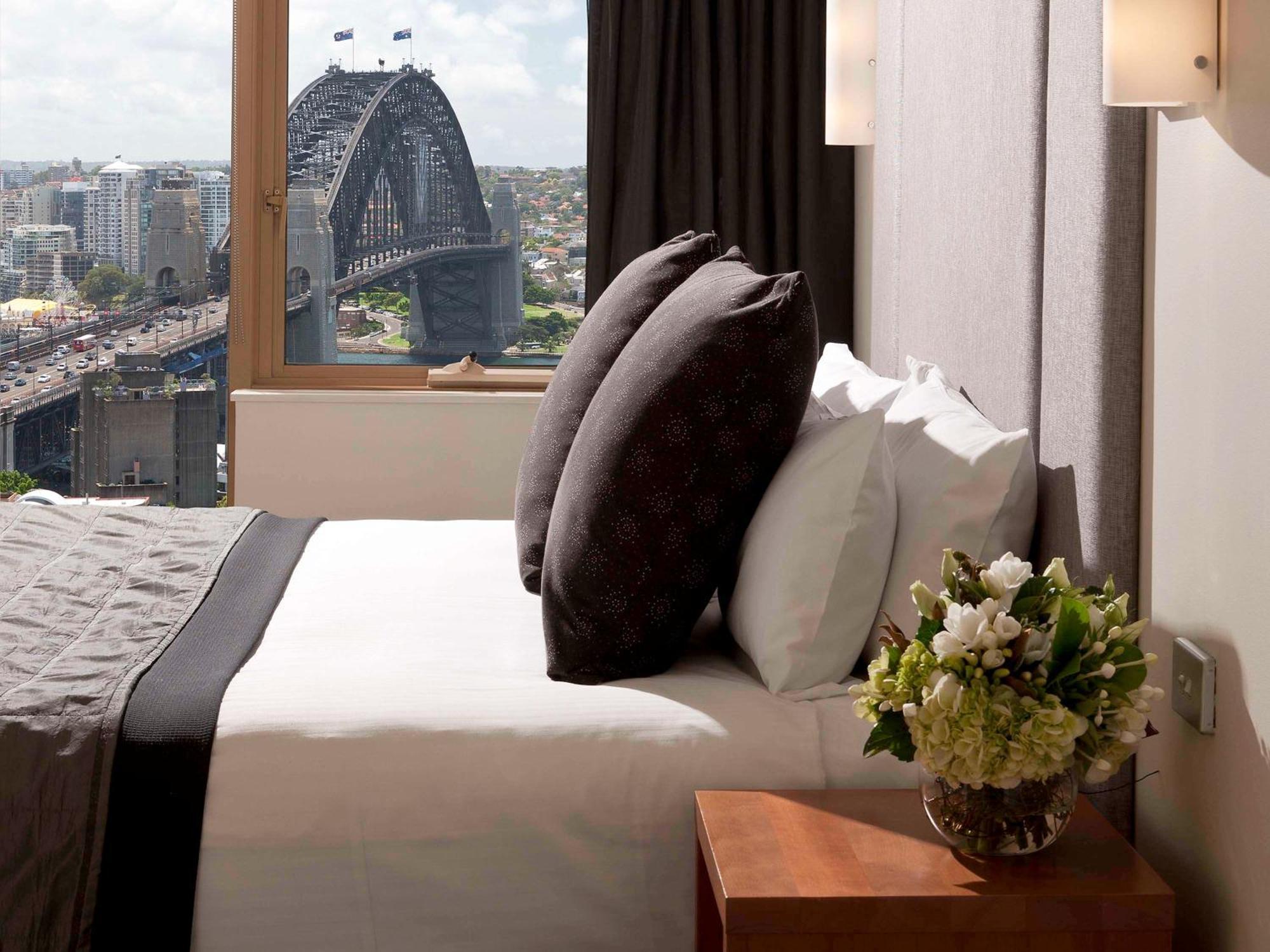 The Sebel Quay West Suites Sydney Exteriör bild A bedroom at the hotel